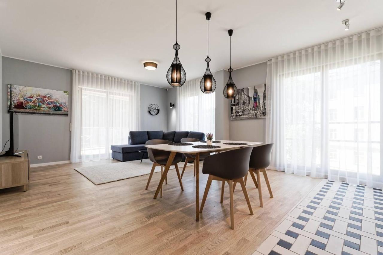 Apartments, Quiet With Free Parking And Ac. Apartamento Tallin