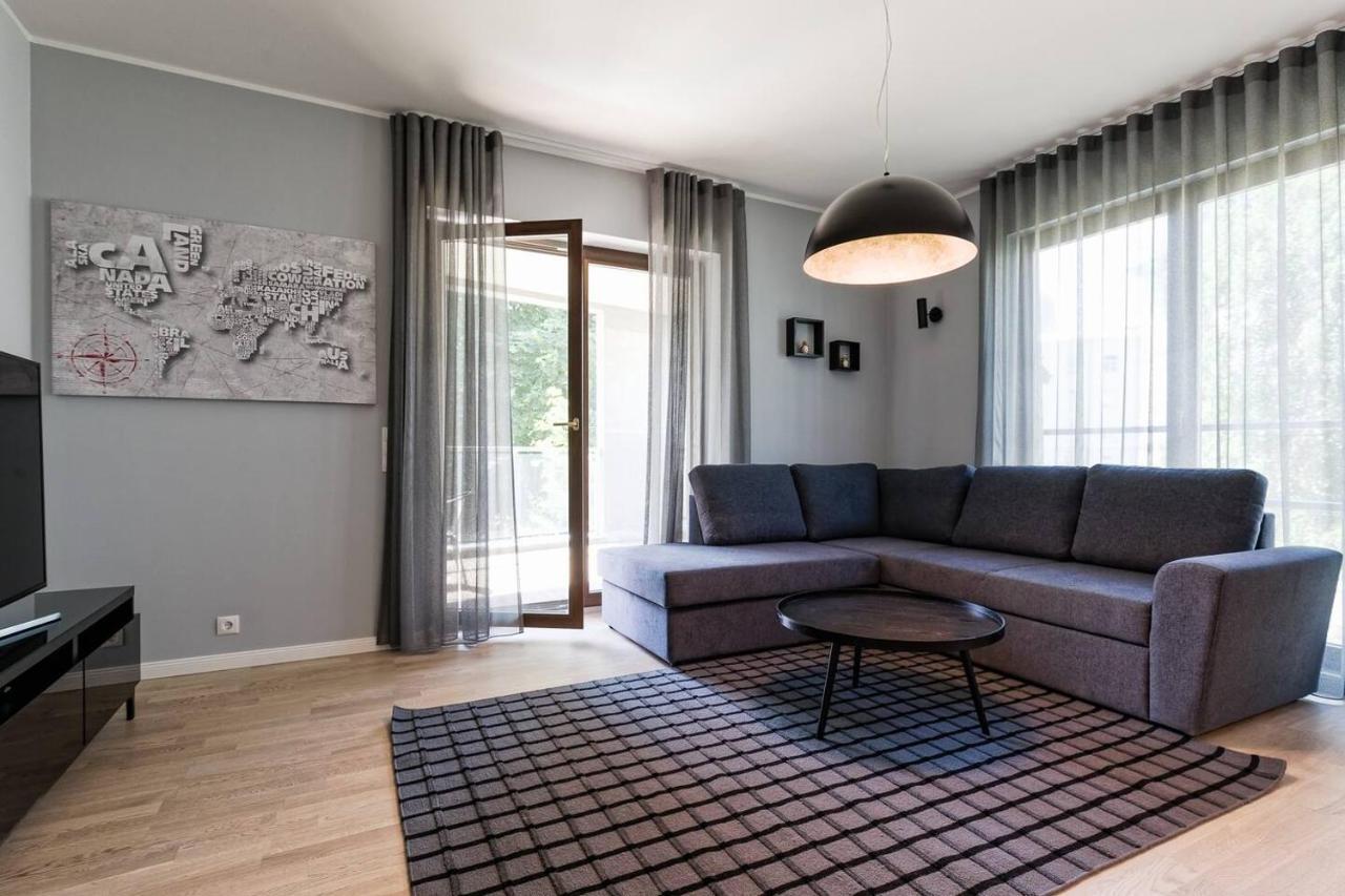 Apartments, Quiet With Free Parking And Ac. *