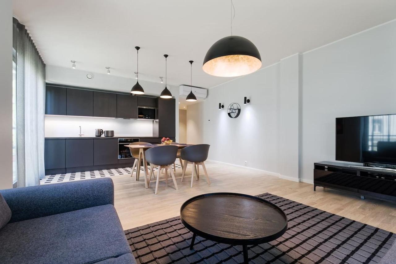 Apartments, Quiet With Free Parking And Ac.