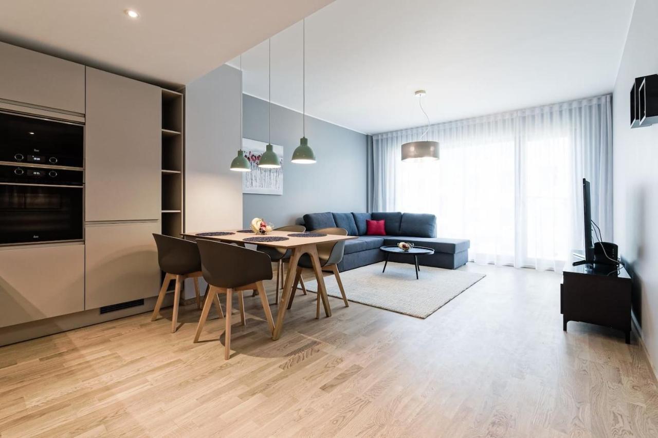 Apartments, Quiet With Free Parking And Ac.
