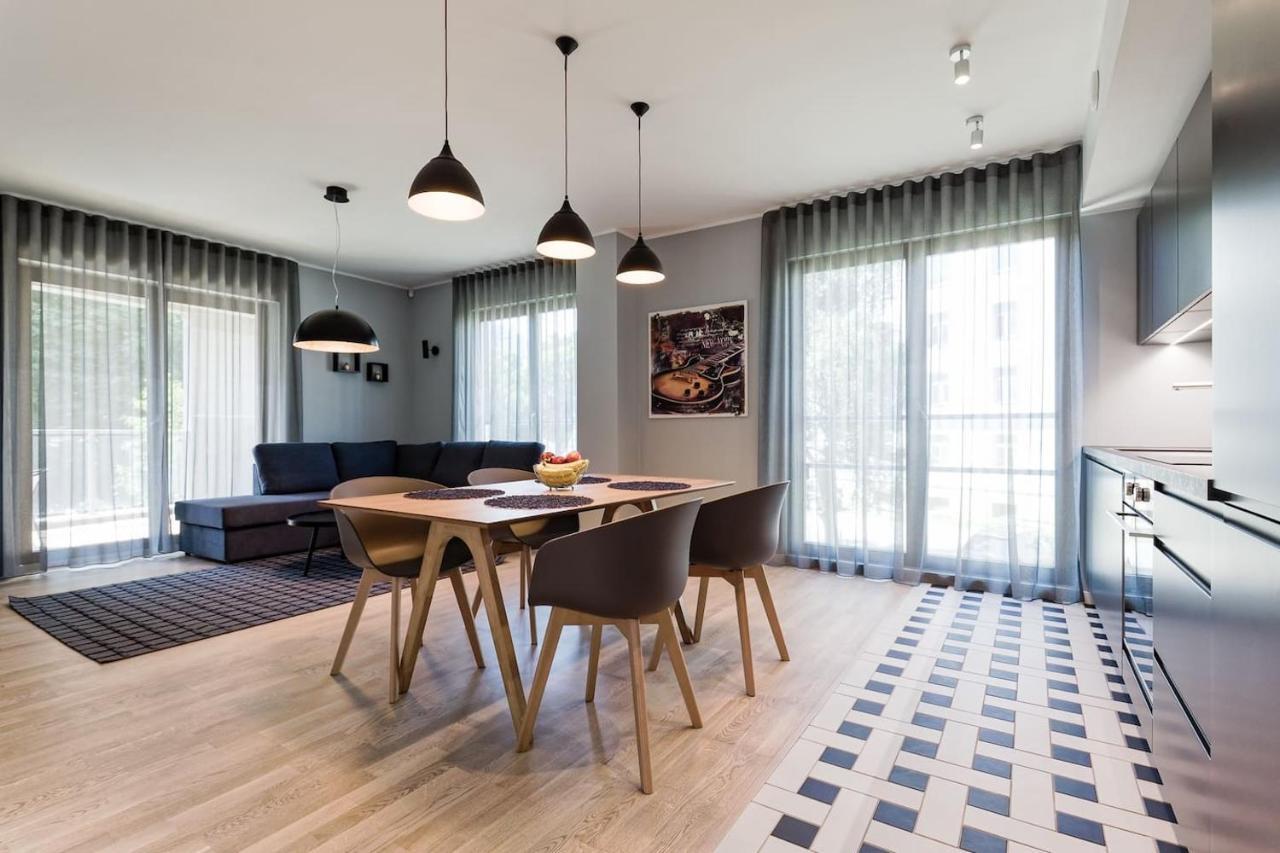Apartments, Quiet With Free Parking And Ac. Apartamento Tallin