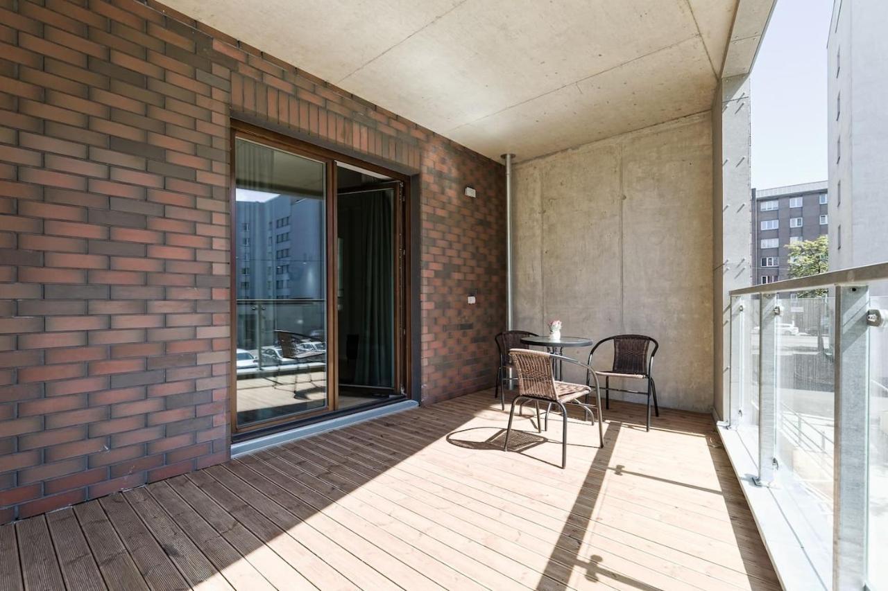 Apartments, Quiet With Free Parking And Ac.